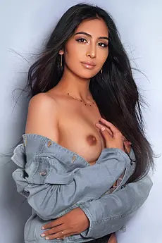 Salma Mayfair escort