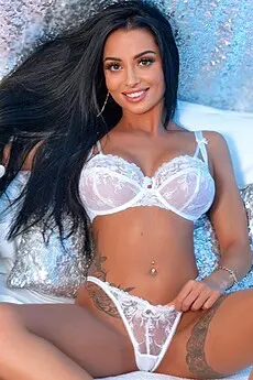 Gia (25) London Escort