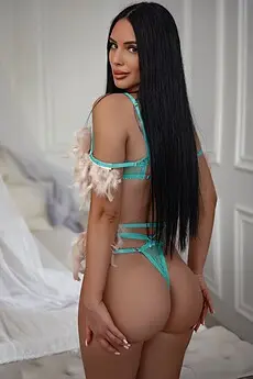 Adriana (28) London Escort