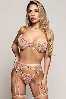 Lotus Earls Court escort