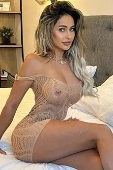 Kendra Earls Court escort