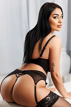 Becca Earls Court escort