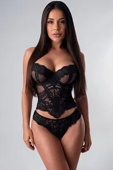 Lara Mayfair escort