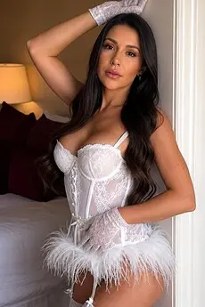 Lara Mayfair escort