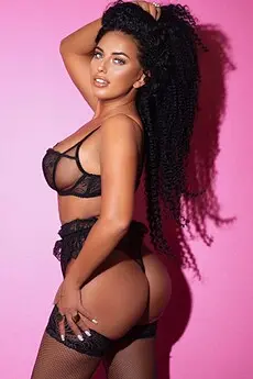 Lilly Mayfair escort