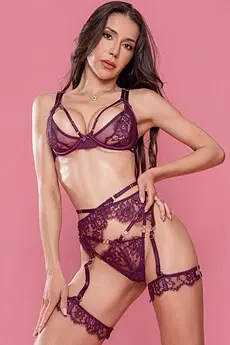 Lara Earls Court escort