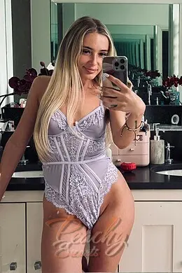 Essa, Chelsea, E. European Escort