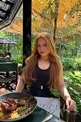 Louise gallery image 3