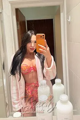 Dani gallery image 11