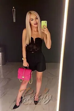 Josie gallery image 10