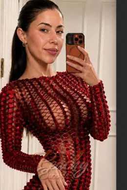 Lara gallery image 2