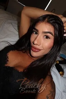 Yasmin gallery image 8