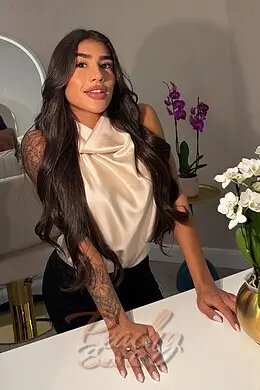 Yasmin gallery image 4