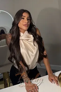 Yasmin gallery image 7
