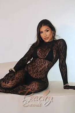 Yasmin gallery image 11