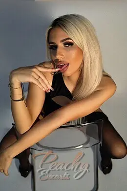 Zoe gallery image 2