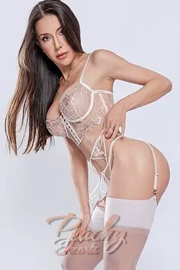 Lara gallery image 1