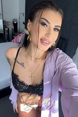 Nora gallery image 10